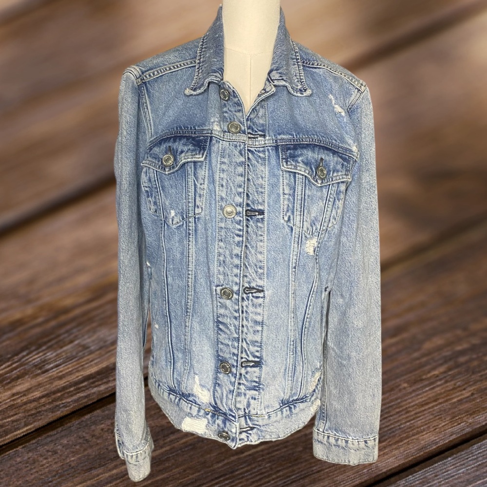 ALLSAINTS
Distressed Light Wash Denim Jean
Trucker Jacket Medium Unisex